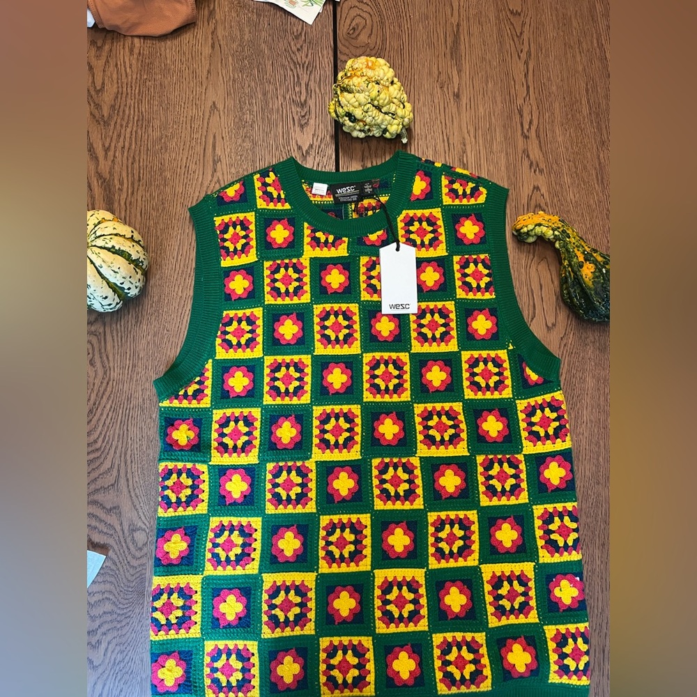 Super cool crochet west!!! Unisex